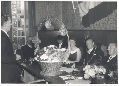 foto-24283 Installatie L.P.H. Schepers als nieuwe burgemeester van Grootebroek, 1958