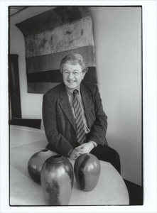 28646 Portret van P.M.G.P. Janssens, burgemeester van Hoorn, 1982