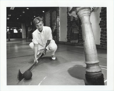 29733 De Kolfsport wordt tegenwoordig ook door een behoorlijk aantal dames beoefend., ca. 1930