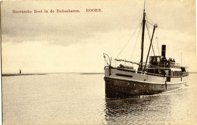 5326 Hoornsche Boot in de Buitenhaven. Hoorn, 1900