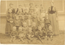 foto-9330 Een schoolklas uit omstreeks 1890, 189-?