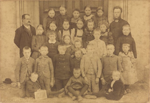 foto-9332 Schoolklas uit omstreeks 1890, 189-?
