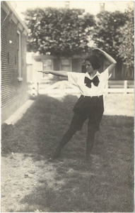 19546 Portret van een turnster, ca. 1920