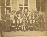 foto-34550 Groepsfoto Christelijke Bewaarschool geboortejaar 1879-1880, 1885