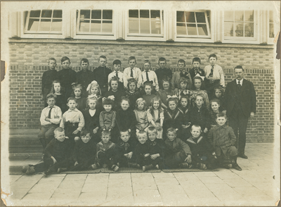 foto-34563 Groepsfoto school A. Enkhuizen geboortejaar 1914, ca. 1920