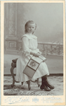 foto-35091 Portret onbekend meisje met boek, ca. 1890-1900