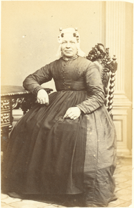 foto-35807 Portret van een onbekende vrouw, ca. 1875