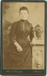 foto-35913 Portret van een onbekende vrouw, ca. 1880-1890