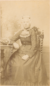 foto-35917 Portret van een onbekende vrouw, ca. 1880-1890