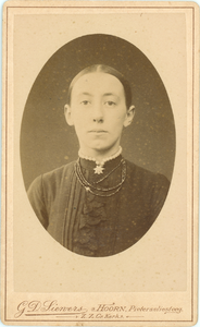 foto-35918 Portret van een onbekende vrouw, ca. 1880-1890