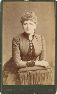 36722 Portret van mw. Van der Horst-Pijper, ca. 1890