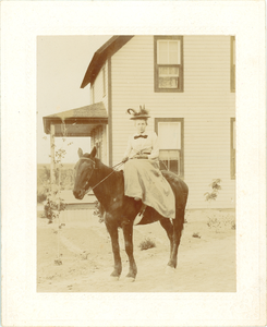 37453 Portret van Glazien Tensen-Prins, ca. 1920