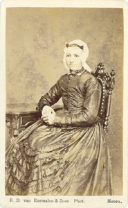 foto-37494 Portret van een onbekende vrouw, ca. 1870