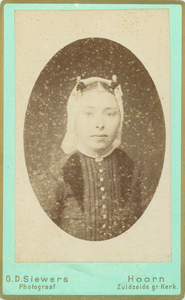 foto-37581 Portret van een onbekende vrouw, ca. 1885