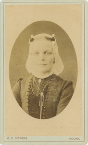 foto-37782 Portret van een onbekende vrouw, ca. 1885