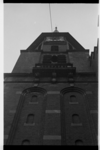251 Vordering van de klokken van de Grote Kerk op het Kerkplein