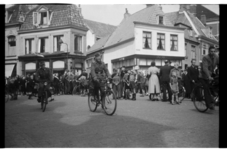 400 Duitse soldaten op de fiets in de Nieuwstraat