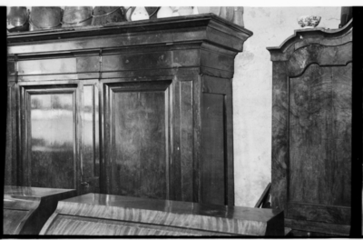 577 Antieke kast in de antiekzaak van de familie Vlekke