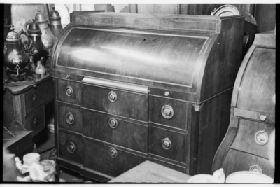 578 Antieke kast in de antiekzaak van de familie Vlekke