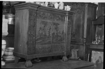 579 Antieke kast in de antiekzaak van de familie Vlekke