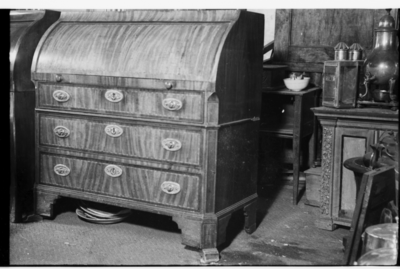 581 Antieke kast in de antiekzaak van de familie Vlekke