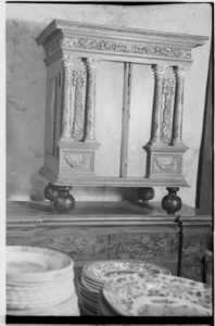 583 Antieke kast in de antiekzaak van de familie Vlekke